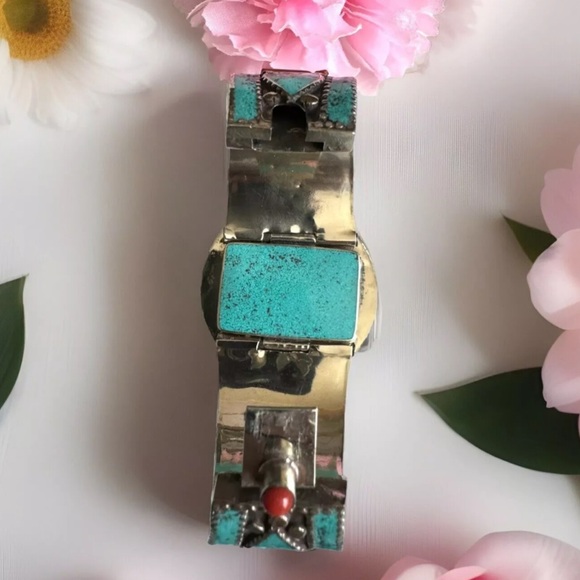 Vintage and beautiful handcrafted Bangle made from Tibetan silver & multi stone - Picture 7 of 9